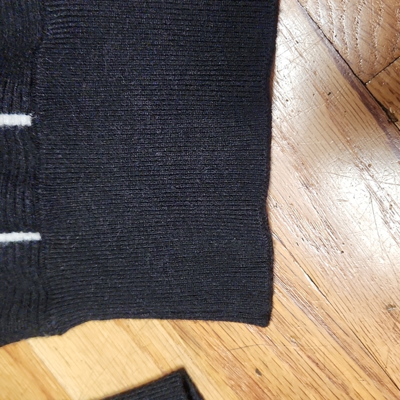 Women's XS Cropped Sweater, EUC - Picture 4 of 6